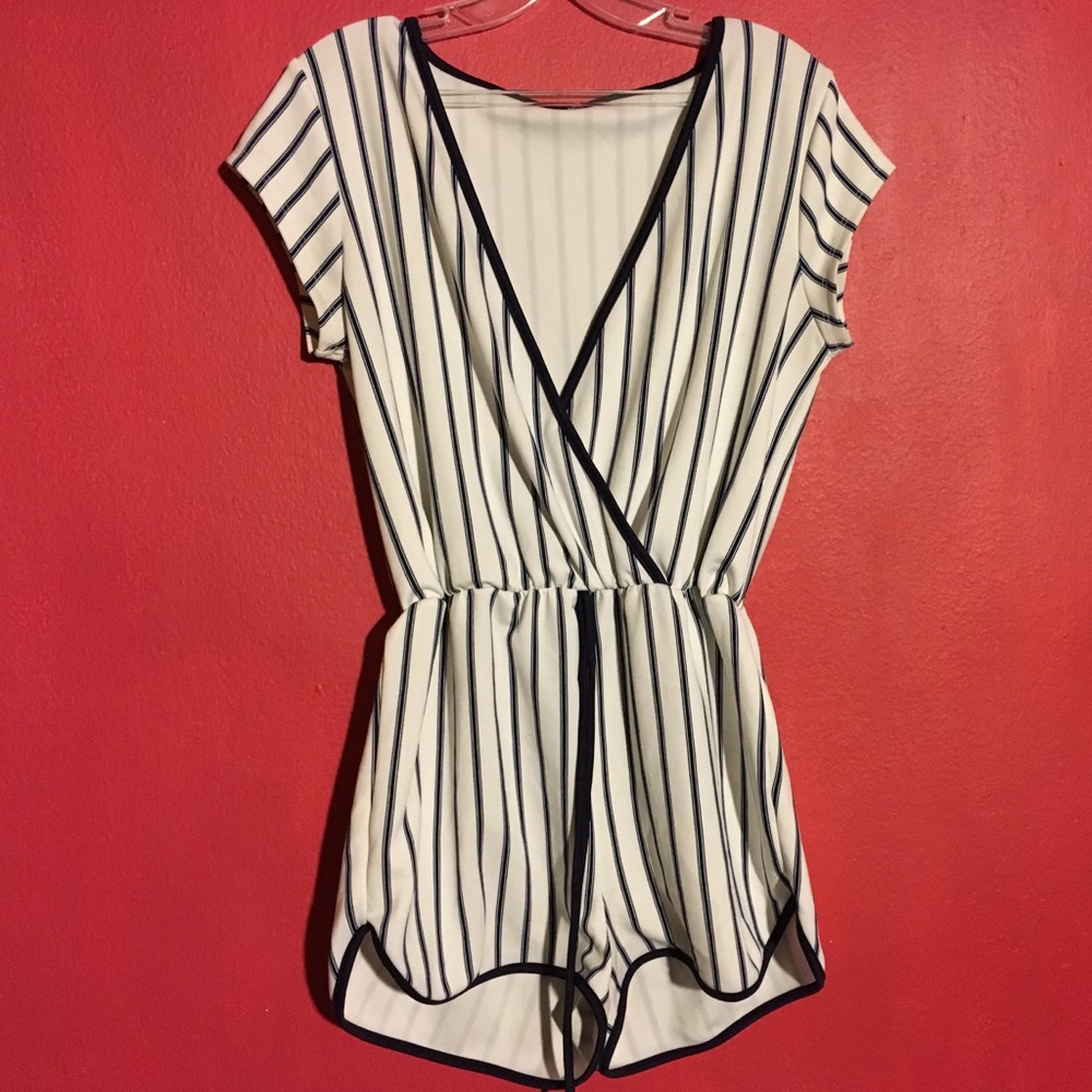 Referee Romper - Picture 2 of 2